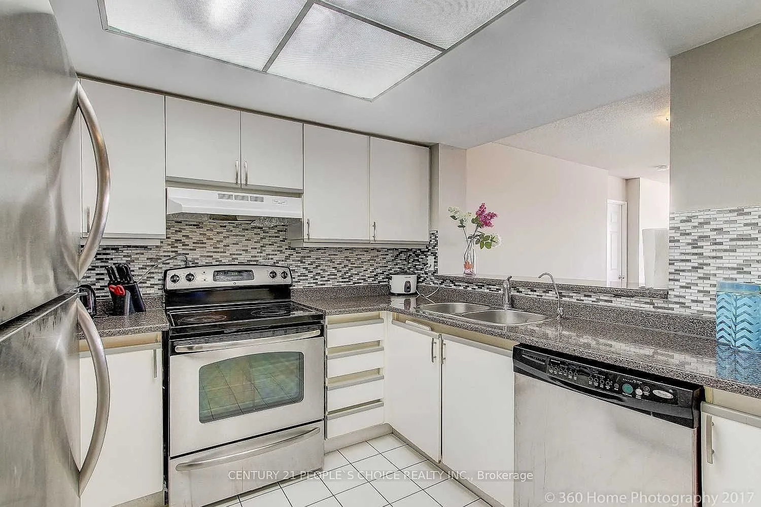 3 bed, $2,900 — Photo 2