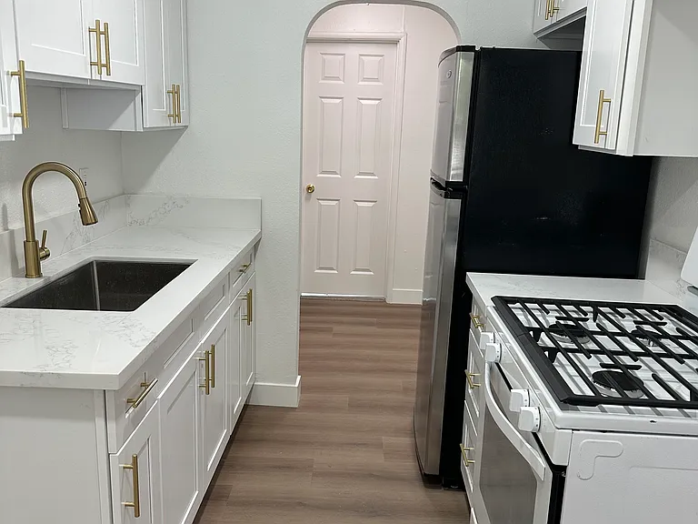 2319 Empress St #3 — Photo 9