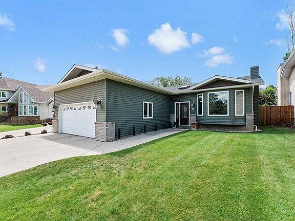 3rd image of 39 Parkland Close E