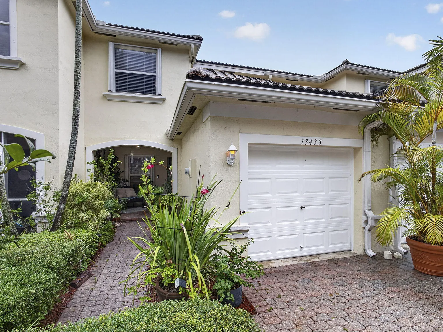 2 bed, 2.5 bath, 1235 sqft, $2,650 — Photo 1