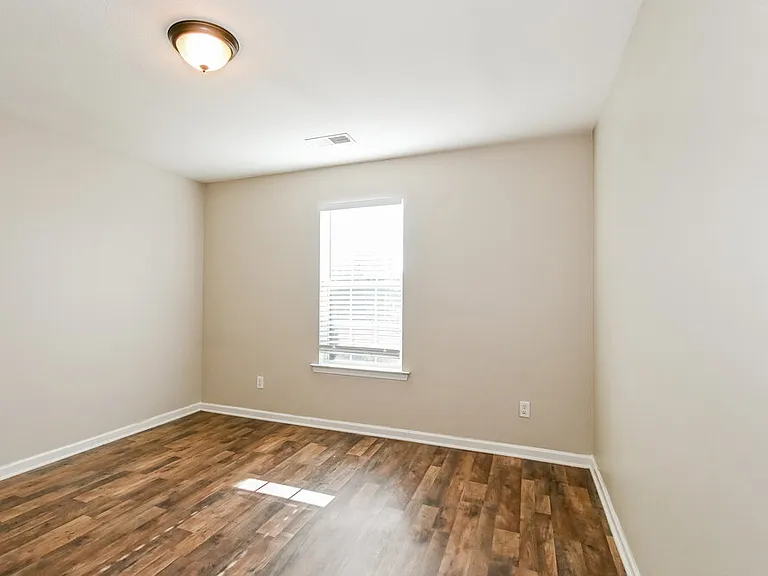 8873 Lezlarken Ln — Photo 15