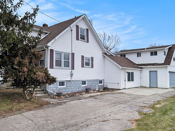 3rd image of 4138 Lapeer Rd