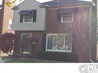 19274 Edgefield St, Harper Woods, MI 48225