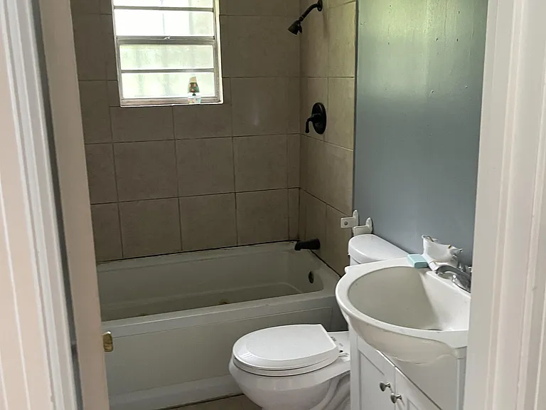 2943 Hillcrest Ave — Photo 7