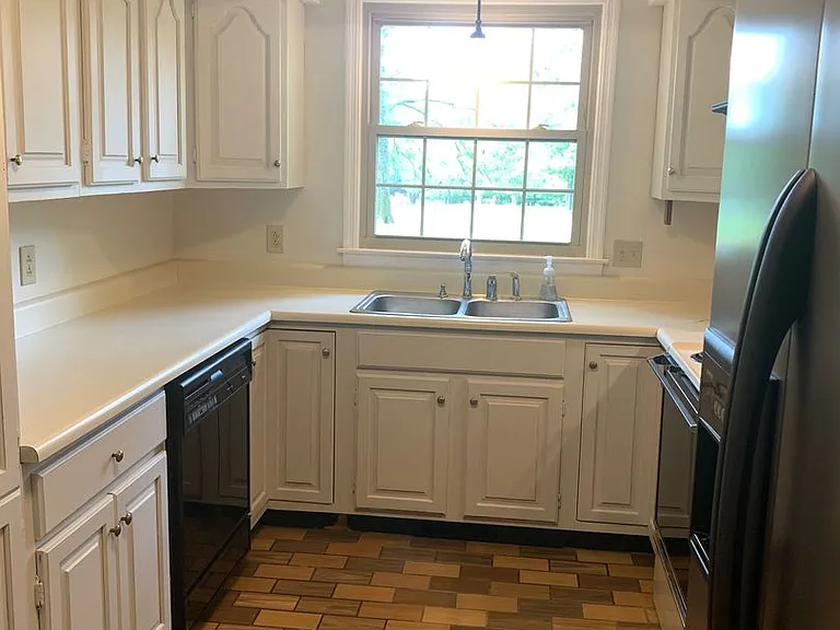 305 Dogwood Ct — Photo 13