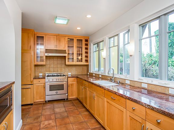 3rd image of 152 Eucalyptus Dr