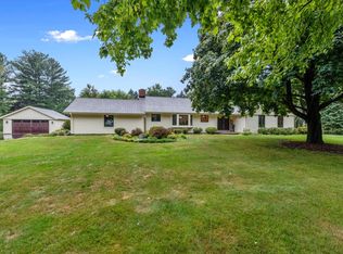 897 Tara Hl E, Hartford, WI 53027