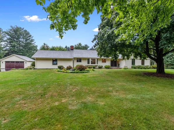 897 Tara Hill EAST East, Hartford, WI 53027