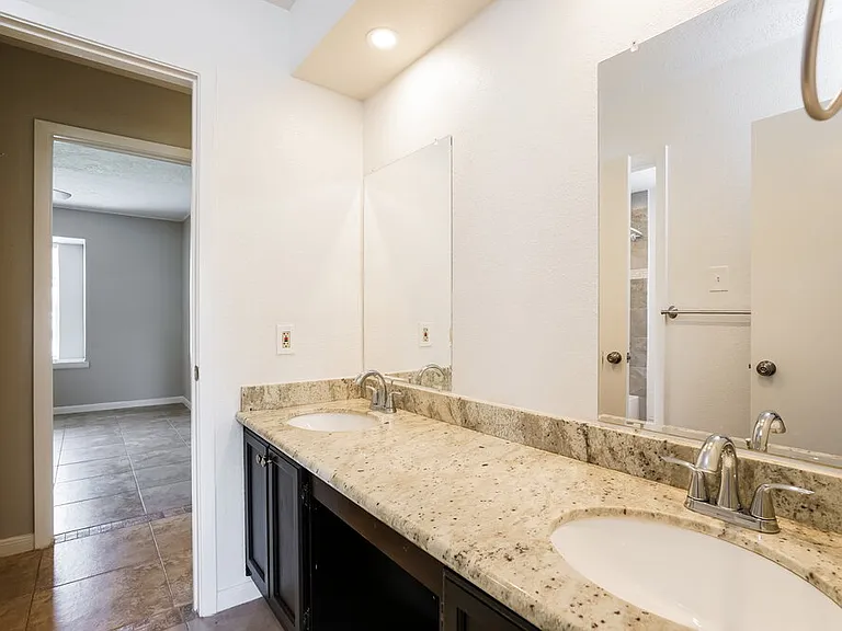 518 Magnolia Bnd — Photo 13