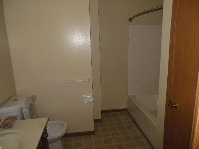 617 NE English Manor Dr #C — Photo 8
