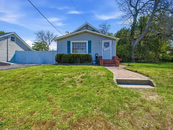 109 Grove Avenue, Patchogue, NY 11772