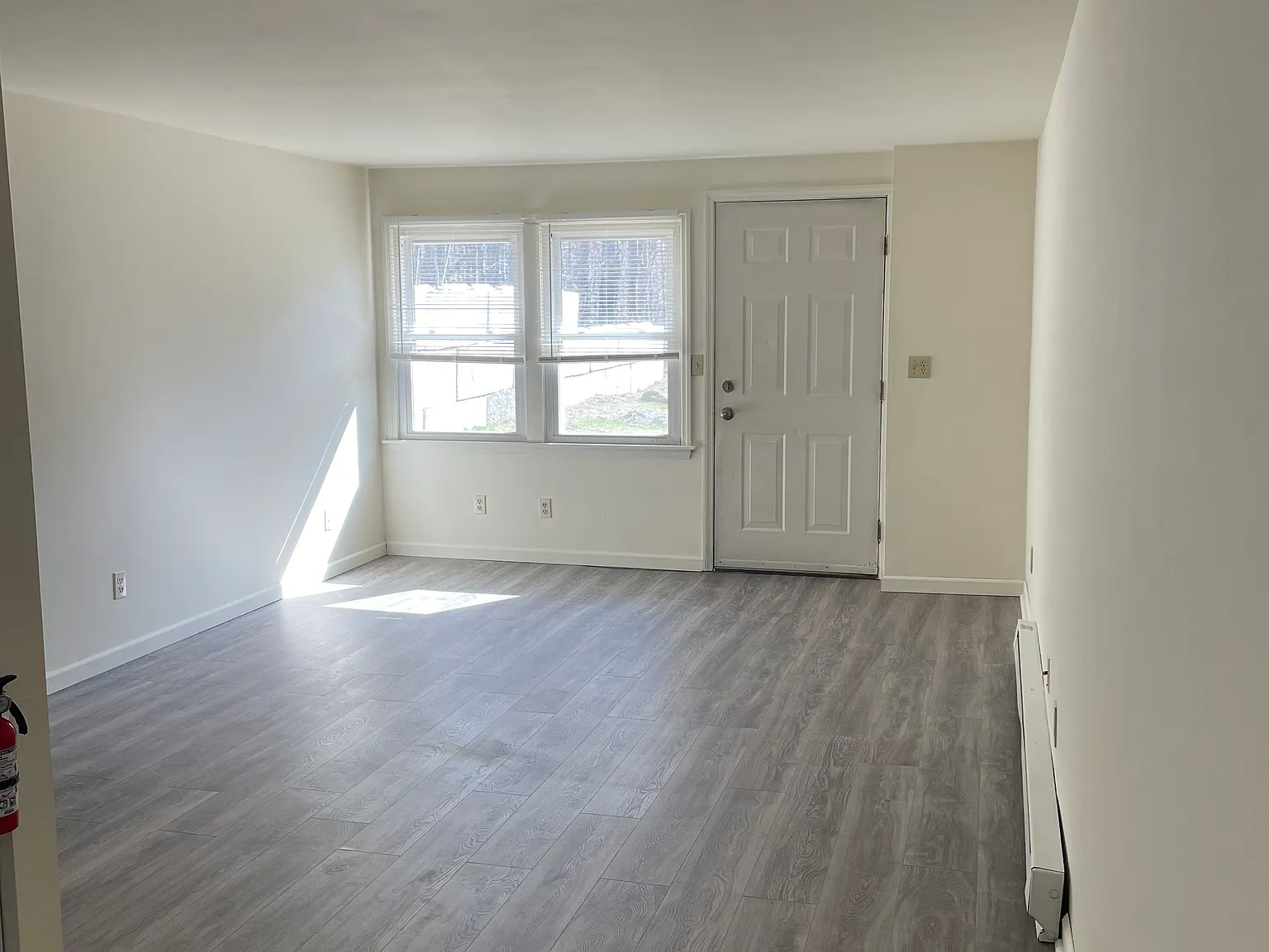 1 bed, 900 sqft, $1,345 — Photo 3