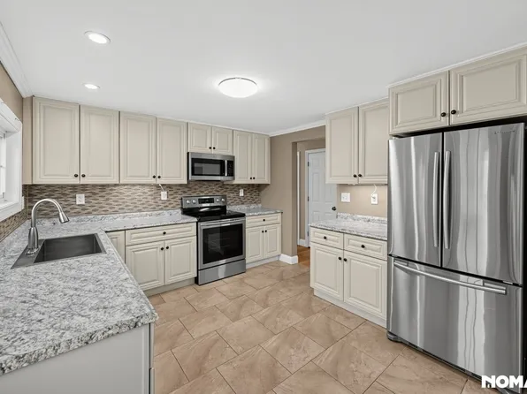 11 Old Coach Rd #A, Kingston, NH 03848