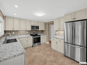 11 Old Coach Rd, Kingston, NH
