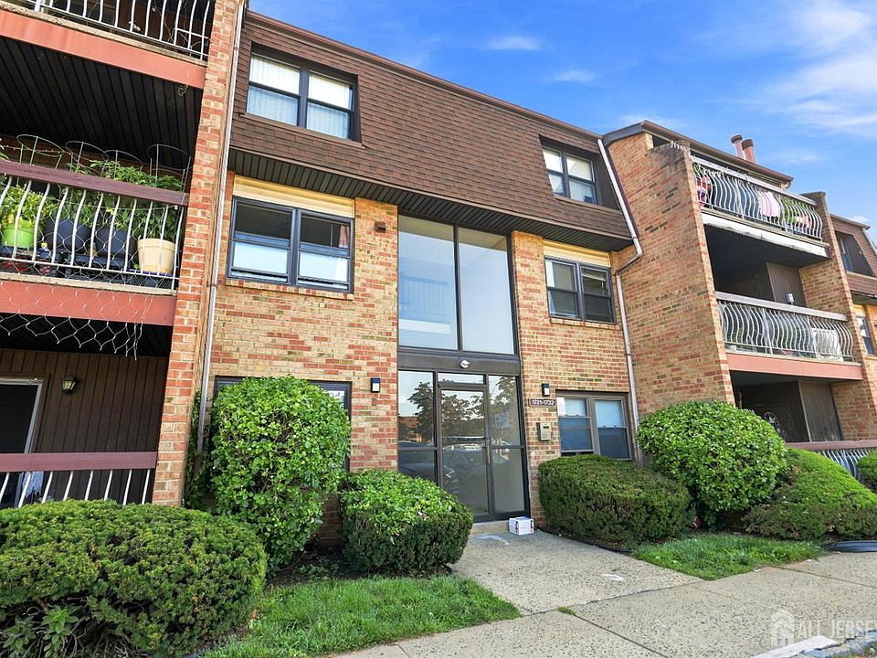 1st image of 1728 Raspberry Ct