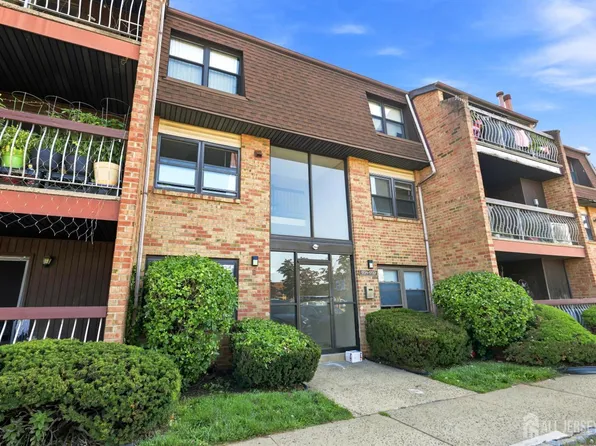 1728 Raspberry Ct, Edison, NJ 08817