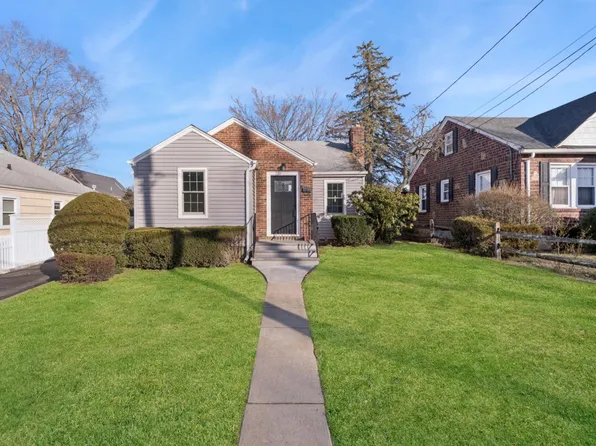 30 Sheppard Street, Glen Head, NY 11545