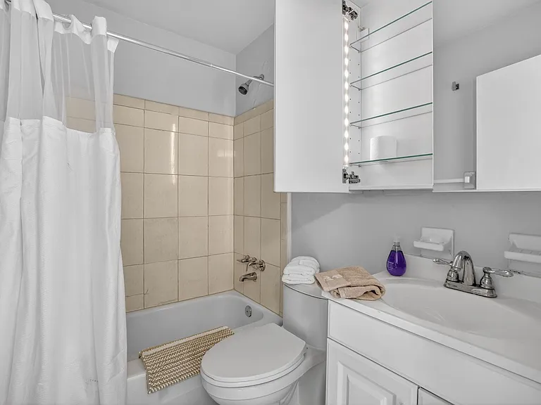 4051 NE 13th Ave #77 — Photo 23