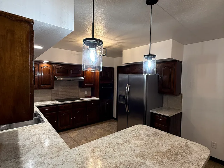 2517 Larkspur Ln — Photo 6