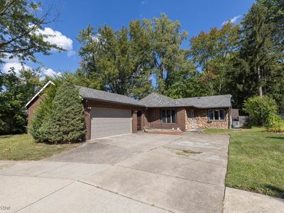 220 Vivian Dr, Berea, OH, 44017