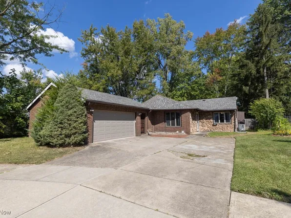 220 Vivian Dr, Berea, OH 44017