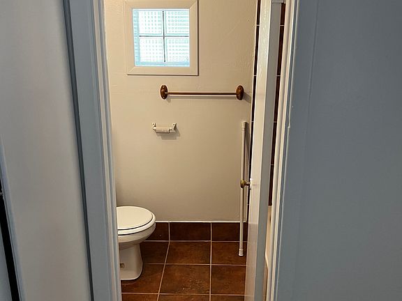 5th image of 406 W Aldine St