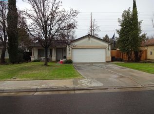 1800 E Country Ct, Visalia, CA 93292