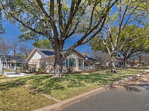 4th image of 211 W Driftwood Dr