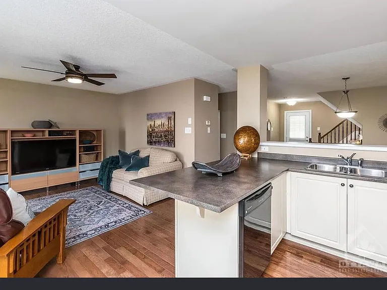 120 Harmattan Ave — Photo 2