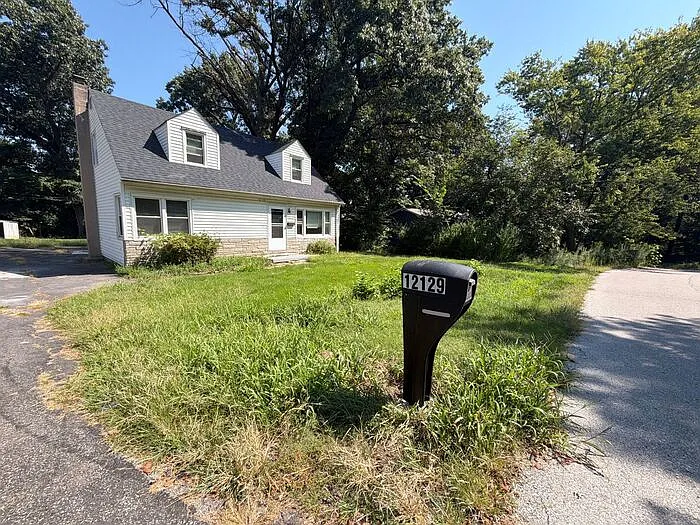 4 bed, 1.5 bath, 1210 sqft, $1,800 — Photo 2