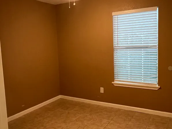2806 Runnels St #102, Fort Worth, TX 76106
