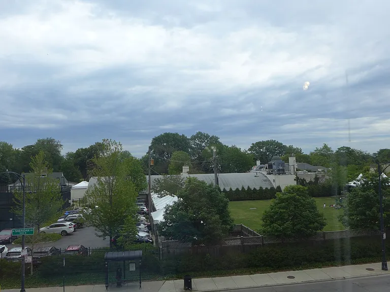 Foster Beach Apartments — Photo 27