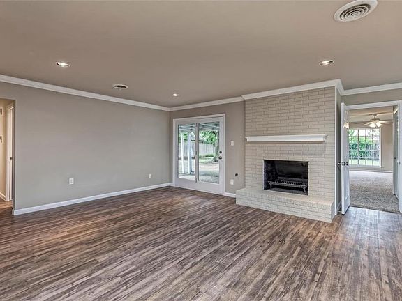 4th image of 1728 Laurel Lake Dr