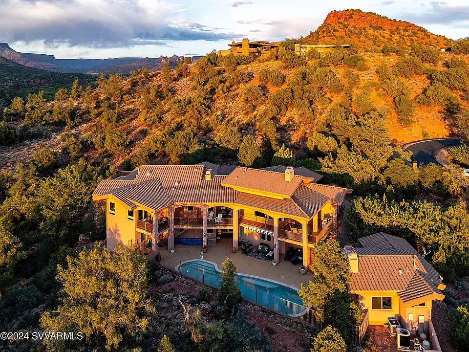 225 Scenic Dr