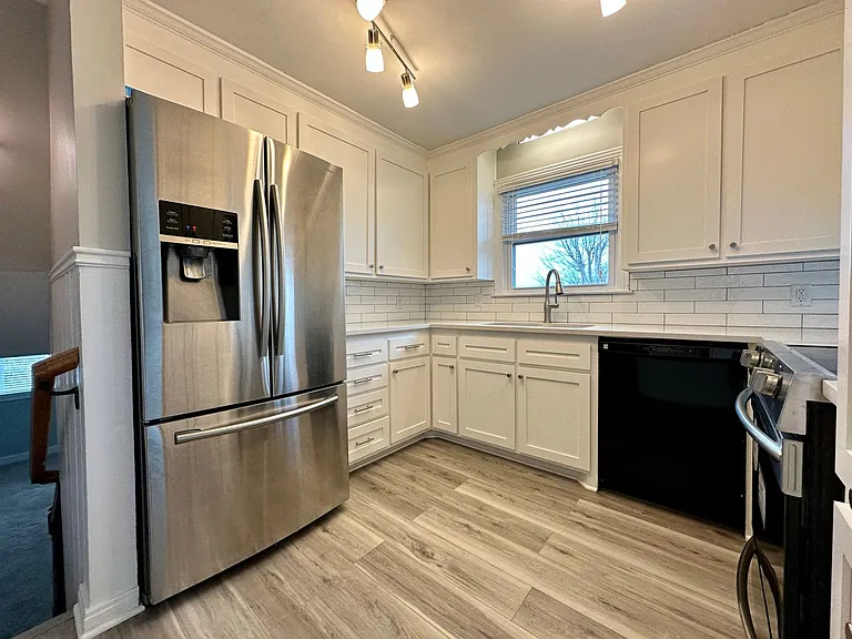 411 Starliner Ct — Photo 3