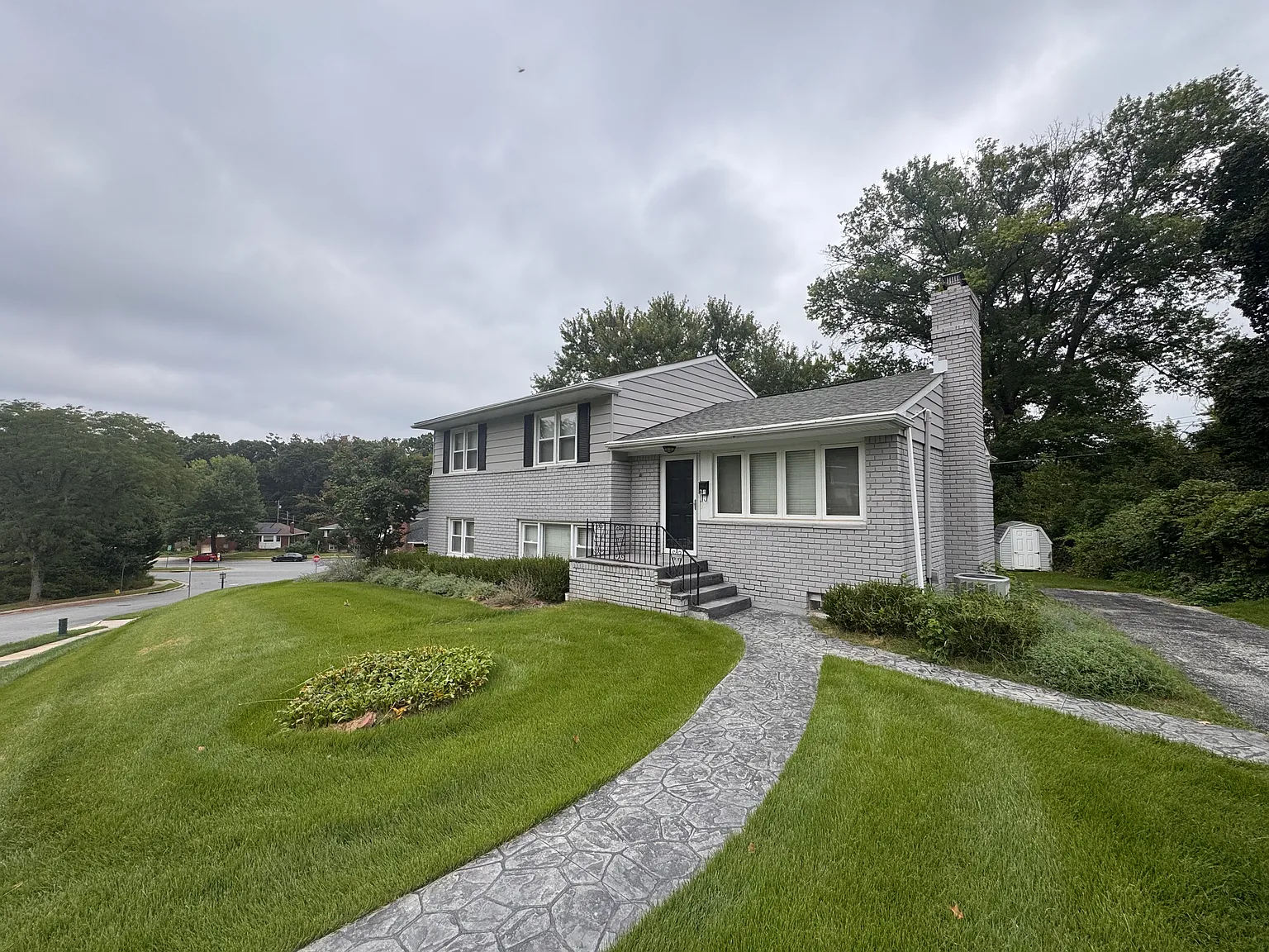 3 bed, 2.5 bath, 1908 sqft, $3,200 — Photo 2