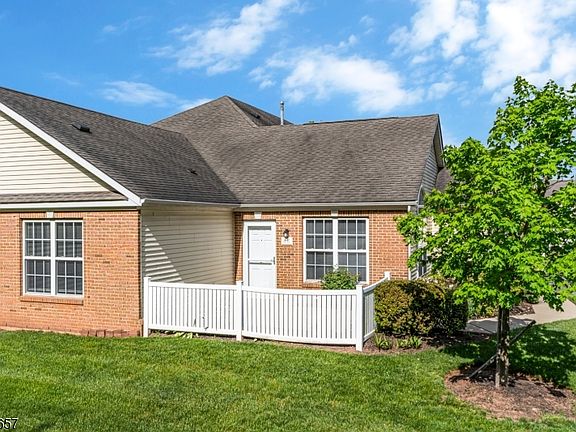 3rd image of 44 Chandler Ct