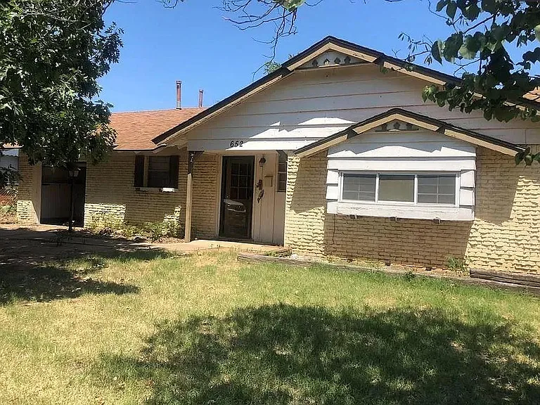 652 Lotus Ave — Photo 1