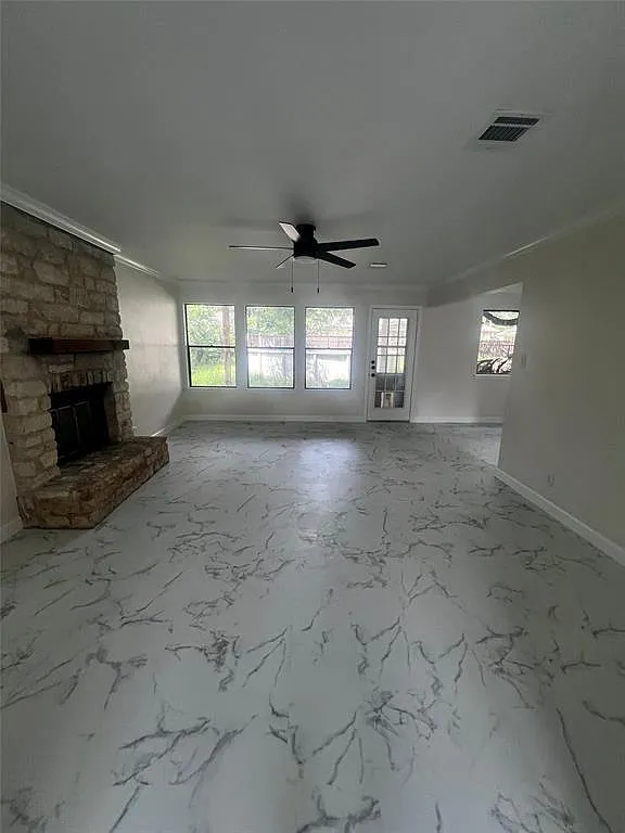4 bed, 3.5 bath, 2111 sqft, $2,700 — Photo 2