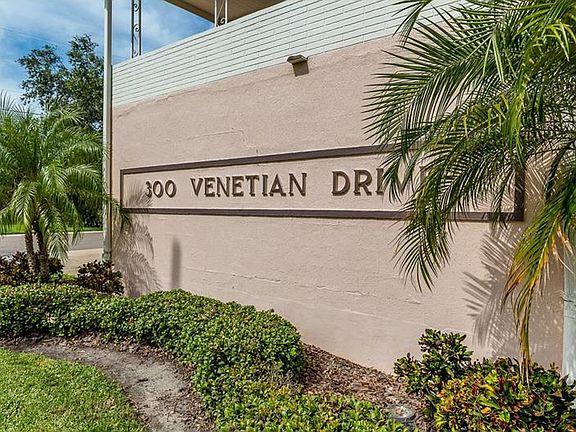 4th image of 300 Venetian Dr APT 8