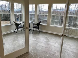 906 Spring Valley Dr, Zelienople, PA 16063