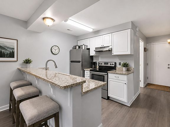2nd image of 3003 Huntleigh Dr