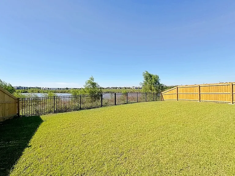 722 Bellegrove Square Ave — Photo 31