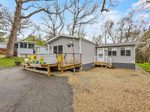 W1325 Spring Grove Rd, Ripon, WI 54971