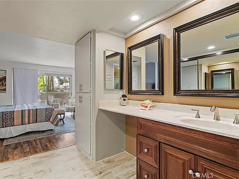 500 S Farrell Dr — Photo 1