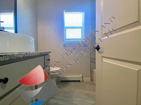5th image of 909 Douglas Dr