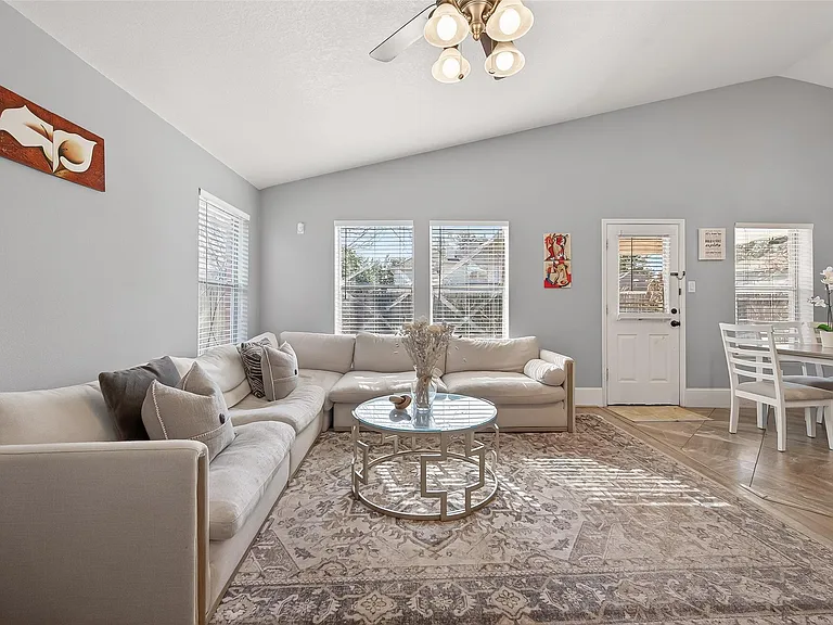 1214 Wesley Dr — Photo 12
