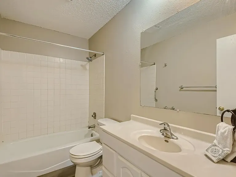 6220 Kirkwood Ln N — Photo 2