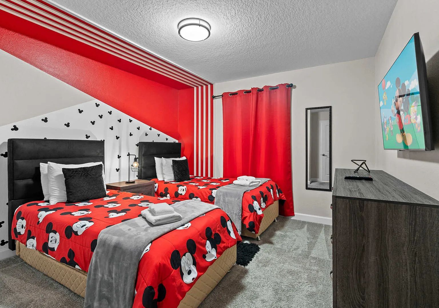 Relaxing Getaway Near Disney with Pool & Themed Rooms — Photo 3