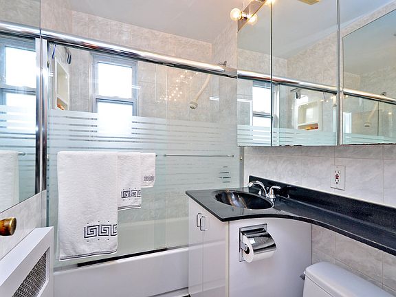 4th image of 7109 252nd St